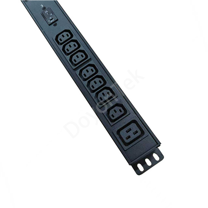 24 Port PDU Internal Circuitry and Overload Protection Sensors