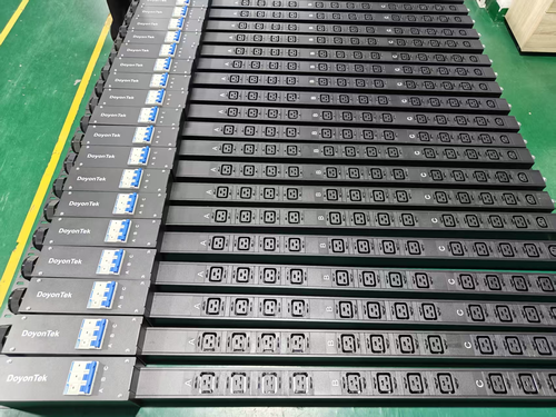 DoyonTek 100A Basic PDU - 12x IEC C19 Outlets
